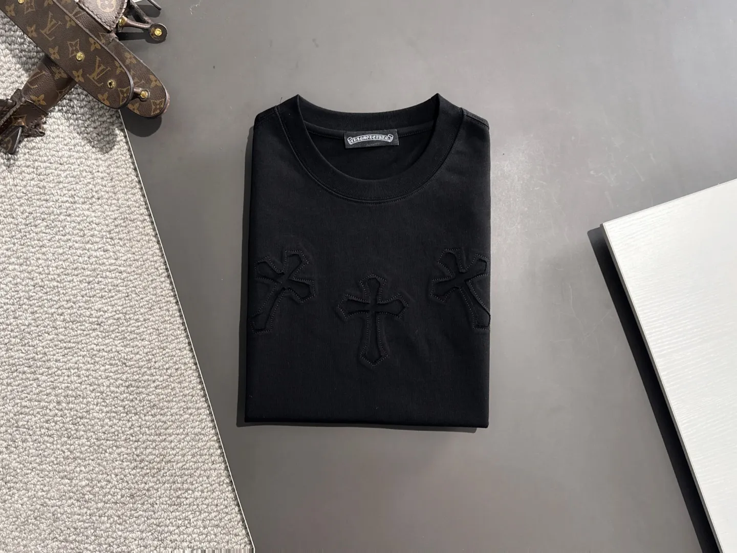 🅿️270 shipped next day Croxin 2025 early spring new style (top quality, differentiated currency) launches 260g high-density short sleeves, early spring catwalk style, personalized and exclusive style, same style for men and women, using imported custom dyed fabrics, chain bottom back collar, fully shoulder-covering, no deformation or shrinkage when exposed to water, SIZE: M to 4XL